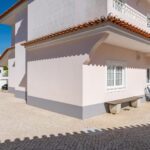 Moradia que podia ser na linha A villa with coastal potential