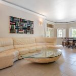 Moradia que podia ser na linha A villa with coastal potential